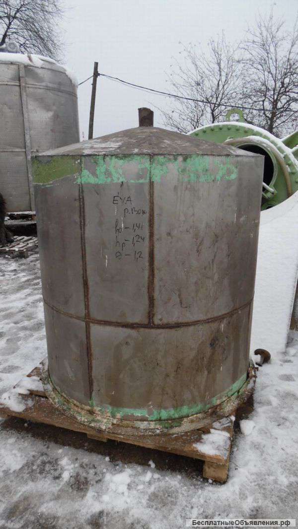 Ёмкости нержавеющие,объем — 1,4 куб.м., вертикального исполнения