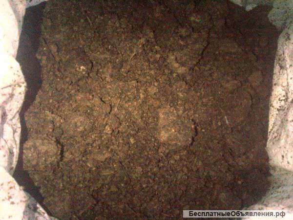 Коровий перепревший навоз в мешках