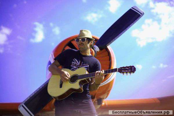 Обучаю игре на гитаре