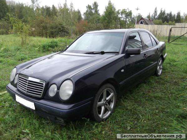 Mercedes-Benz E-Class, 1999 год. Двигатель: бензин, 2.4 л Мощность: 177 л.с. 177 л.с.
