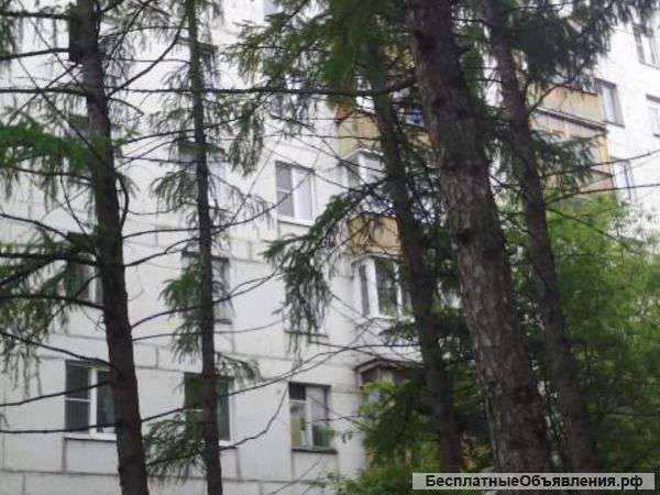 Половину пустой трешки на ул. Юных Ленинце, 84