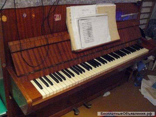 Даром ПИАНИНО,коричневое, хор.состояние