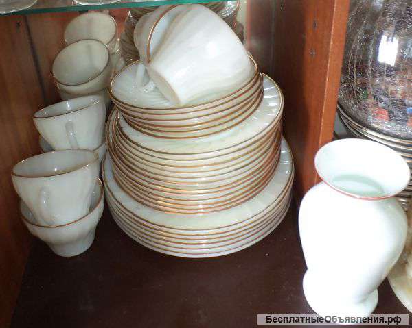 Обеденный сервиз. Молочное стекло. Мексика. 1968 г. 6 персон