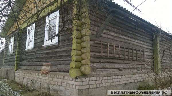 Бревенчатый домик в приличном состоянии