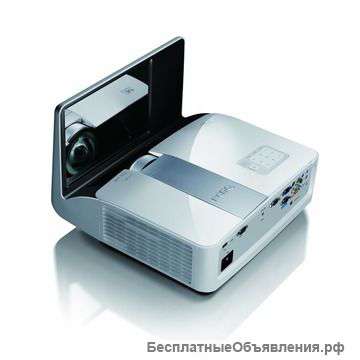 Проектор и экран на мероприятие