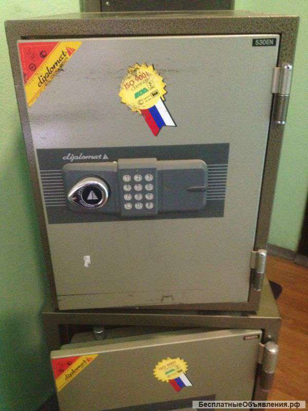 Сейф Diplomat 530EN