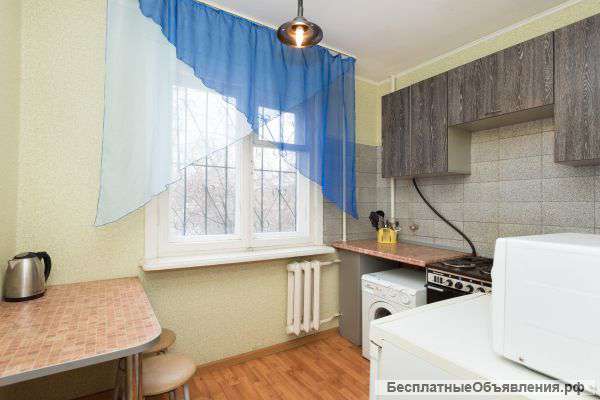Азина 39 1ком.кв. посуточно