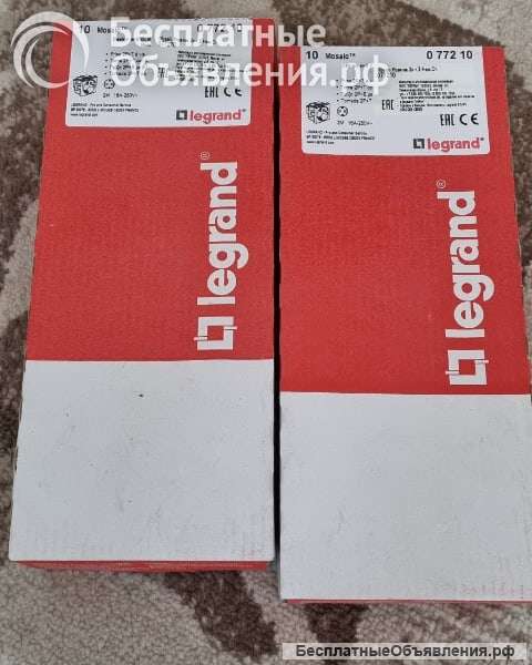 Legrand Mosaic Розетка 2К+ 3 винт. зажим, 2М