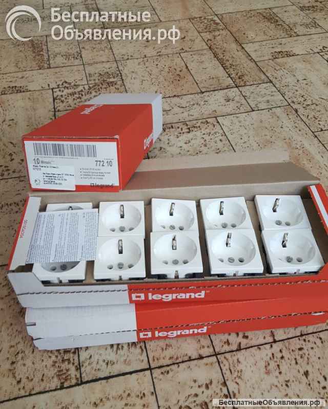 Legrand Mosaic Розетка 2К+ 3 винт. зажим, 2М