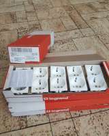 Legrand Mosaic Розетка 2К+ 3 винт. зажим, 2М