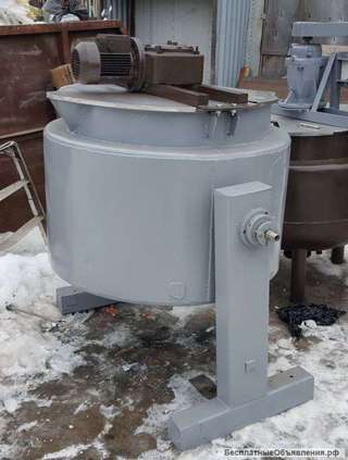 Варочный котел нержавеющий, объем — 0,2 куб.м., переворачивающийся, с рубашкой и мешалкой.