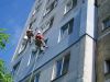 Покраска фасада дома промышленными альпинистами