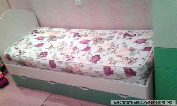 Две кровати с матрасами 175x75