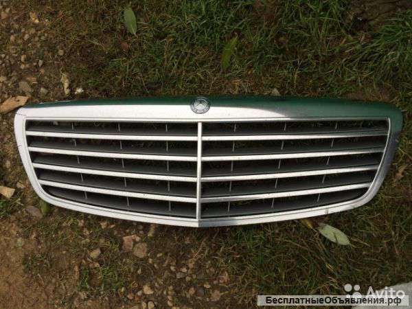 Mercedes w221 решетка радиатора