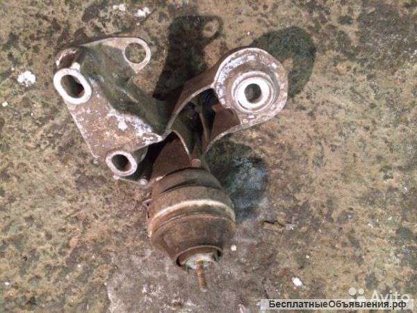 Подушка двигателя Volkswagen Passat B5