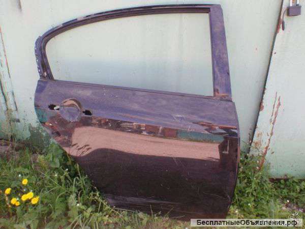 Задняя правая дверь Infiniti G25