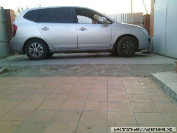 Автомобиль Kia Carens