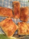 Готовые домашние слойки с плавленым сыром