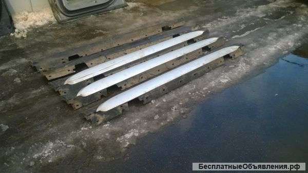 Порог правый для БМВ Х1. Текстурный. Однотонный. Б/У, оригинал.