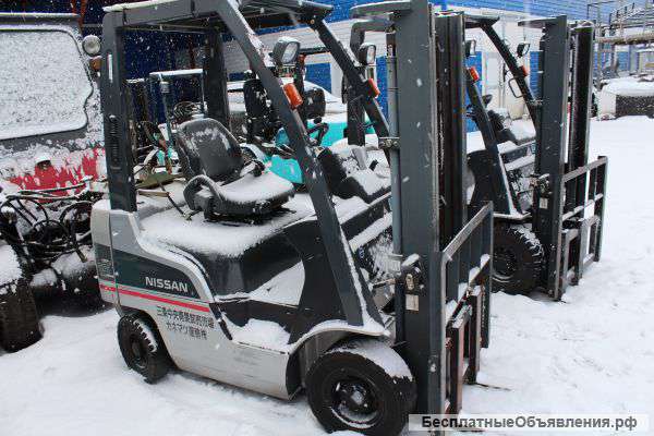Вилочный погрузчик бензин Nissan UL02A25J