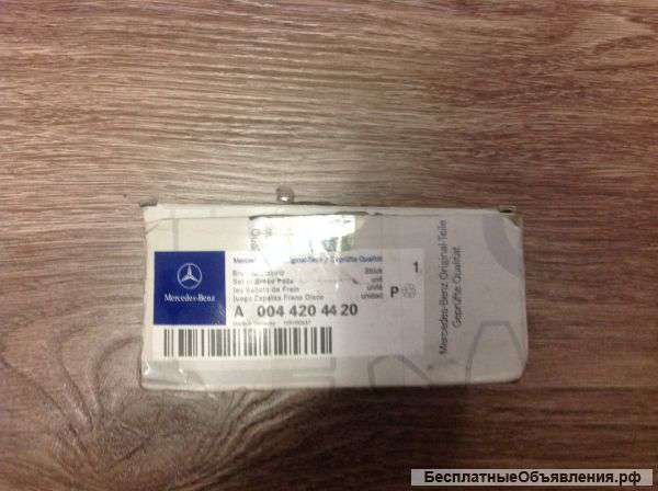 Колодки тормозные оригинал mercedes A0044204420