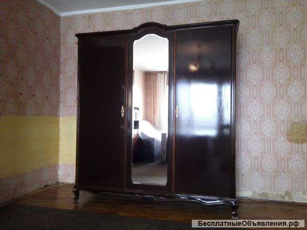 Антикварныи шкаф