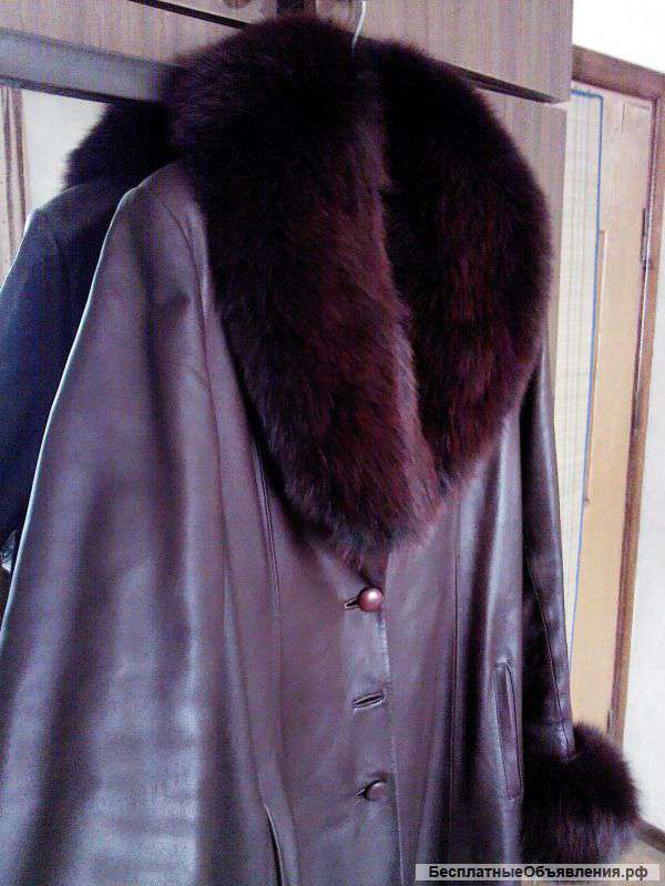 Женский кожаный плащ