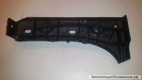 Направляющая переднего бампера Audi 4b0807283B