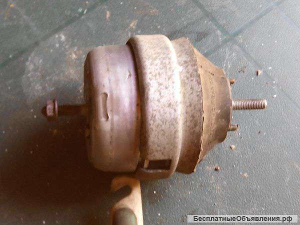 Подушка двигателя левая VW Passat B5, Audi A4