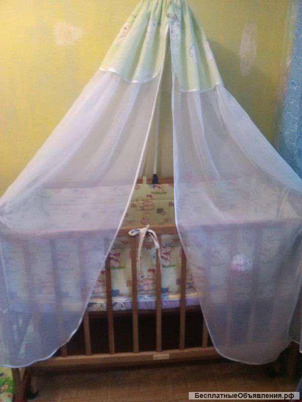 Детская кроватка с матрасом,бортиками и балдахином