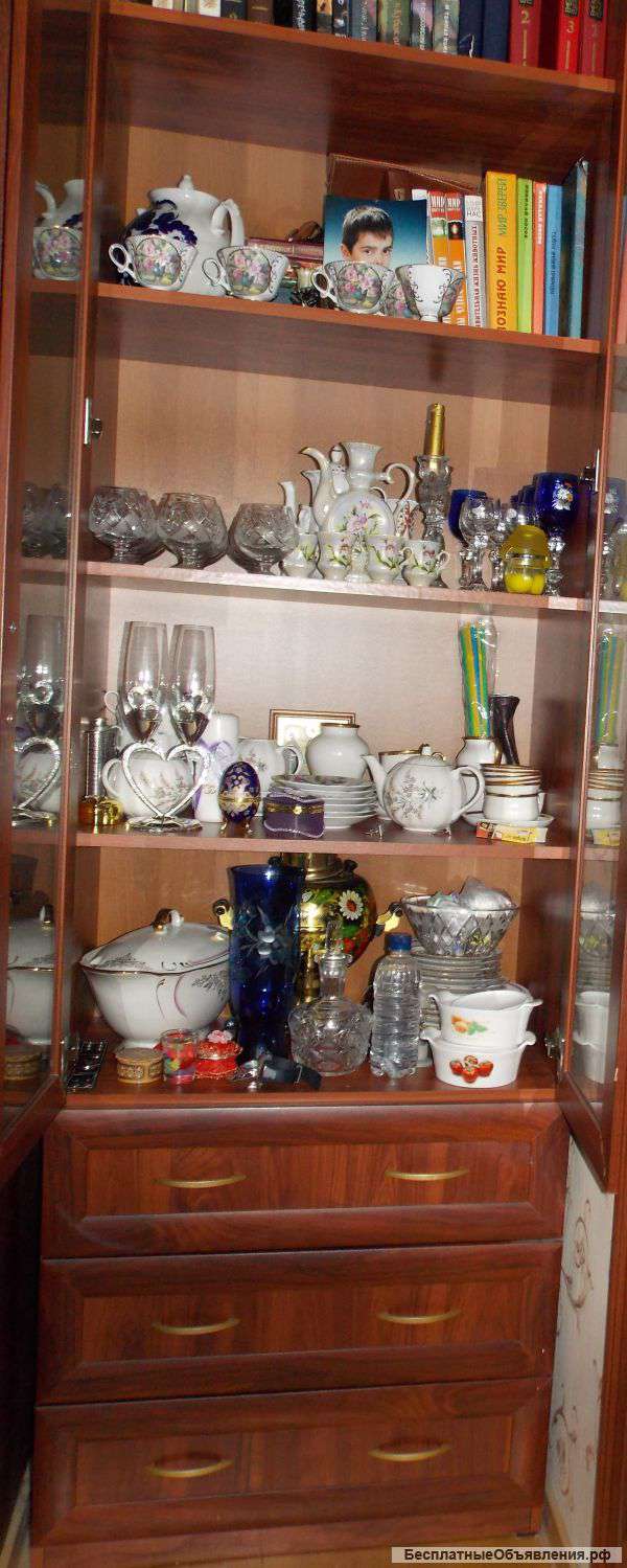 Шкафы стеклянные