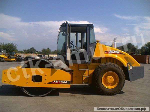 Грунтовый вибрационный каток XCMG XS142J