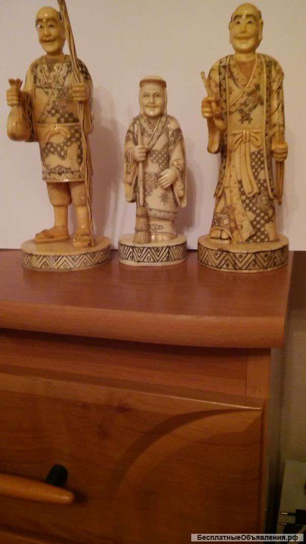 Китайские статуэтка из кости