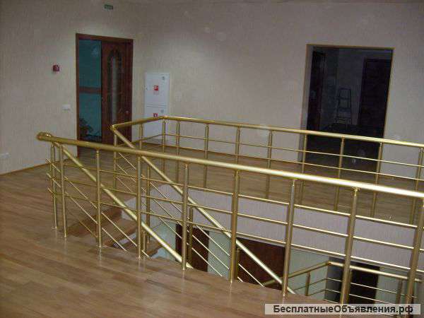 Перила из алюминия и плексигласа