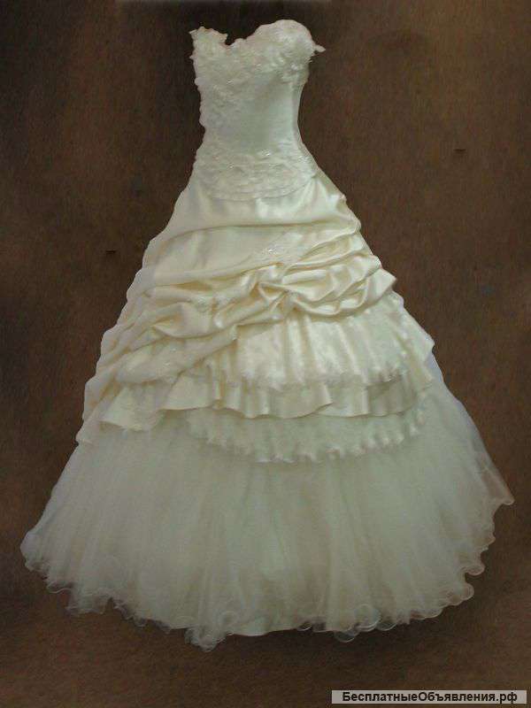 Свадебное платье 10000р