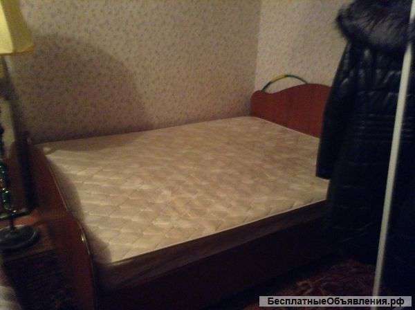 Кровать с матрасом