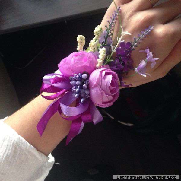 Свадебный браслет из цветов