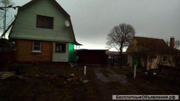 Дом у реки днепр