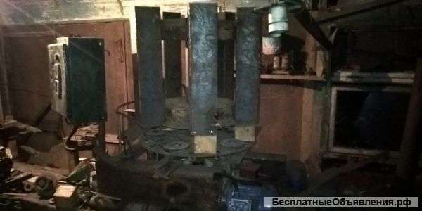 Станок для нарезки бобышек из бруса для поддонов карусельного типа