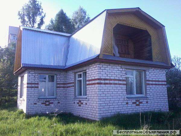 Кирпичный двухэтажный дом