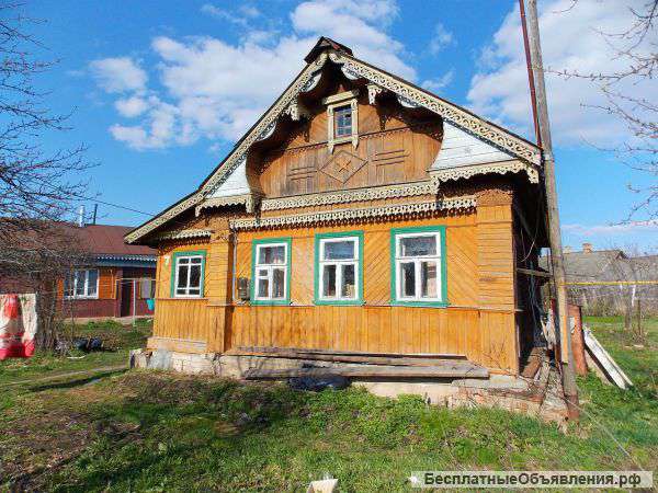 Бревенчатый дом в центре пос. Петровский