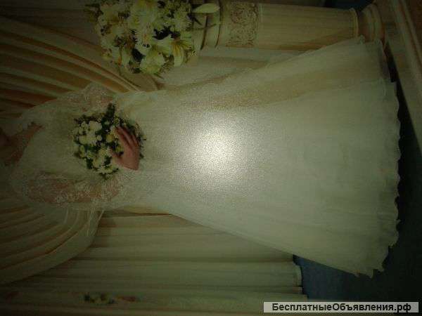 Необыкновенно красивое свадебное платье, болеро, фата