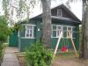 Бревенчатый жилой дом с участком и садом