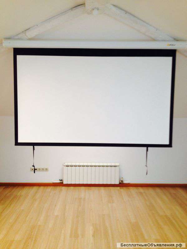 Экран настенный с электроприводом