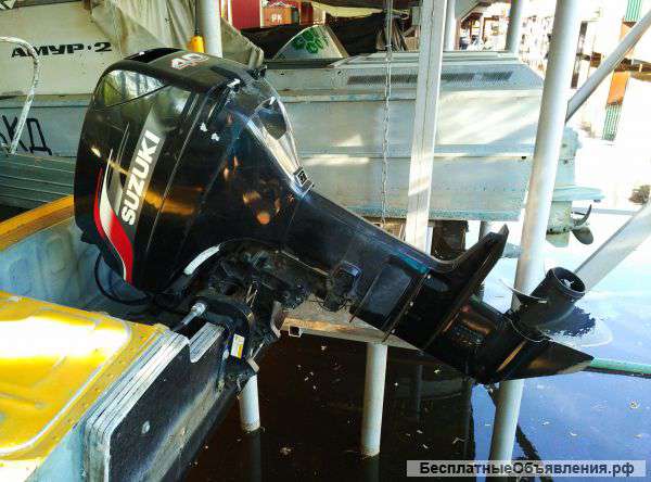 Моторная лодка с мотором Suzuki-40