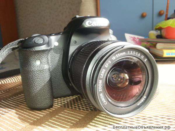 Canon EOS 60D с объективом Canon EF-S 18-55mm f/3