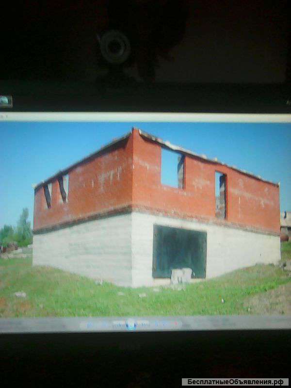 Коробку котеджа с участком