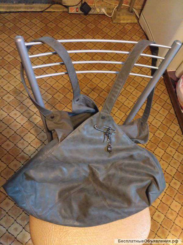 Сумки женские и кошелёк. Продаю. Возможен торг.