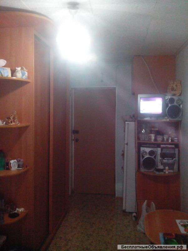 Комнату в шести комнатной коммунальной квартире