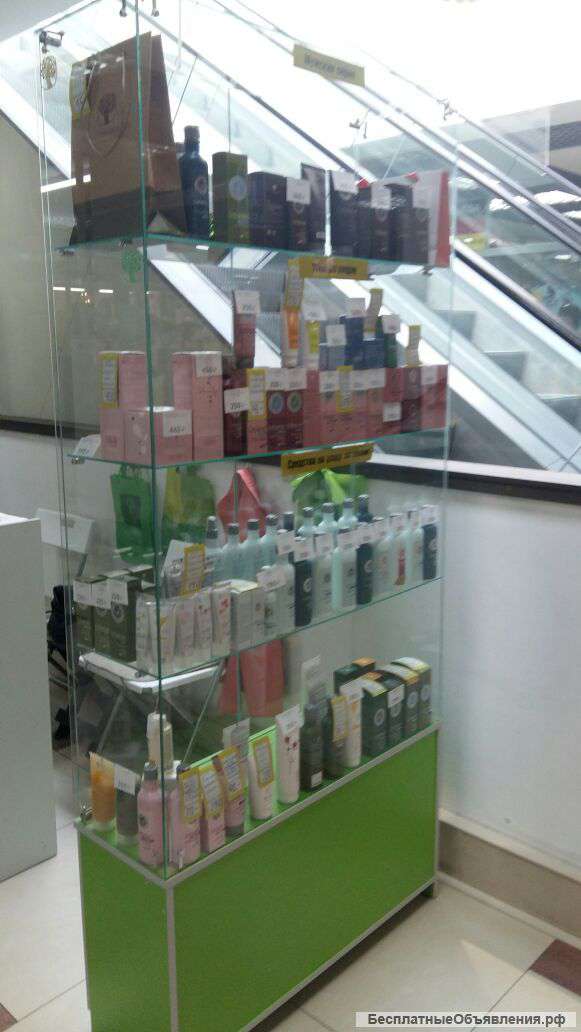 Витрины стеклянные и прилавок